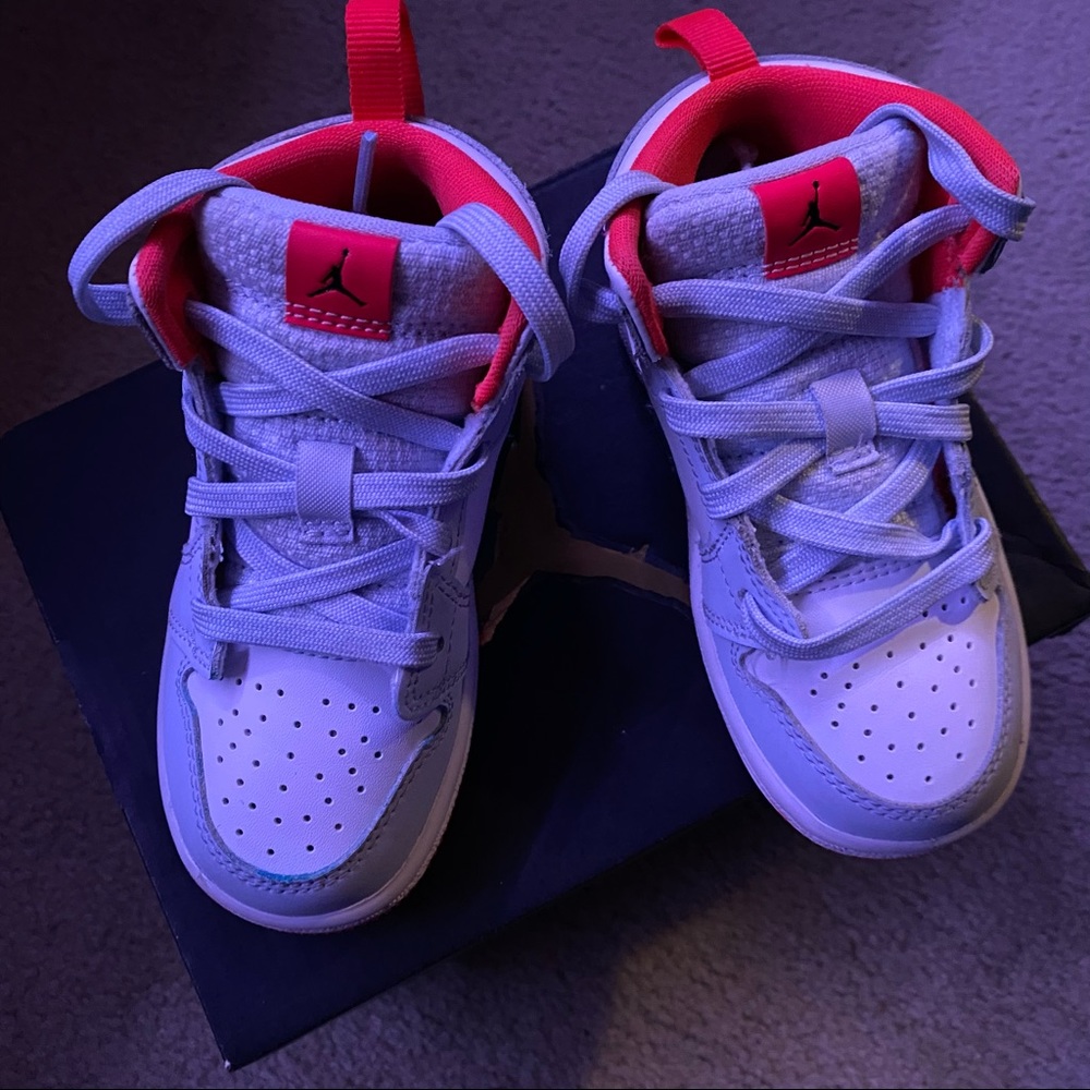 Jordan’s 1 Mid •Size 8c•Blue/White